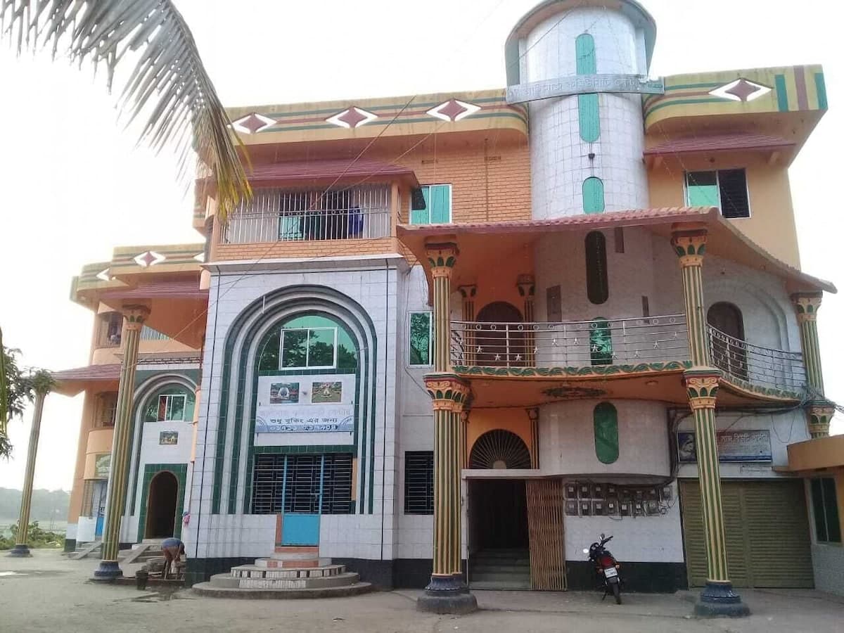 Front elevation of the ornate multi-storey Star Hill Villa Resort House, with its distinctive tower and columned balconies