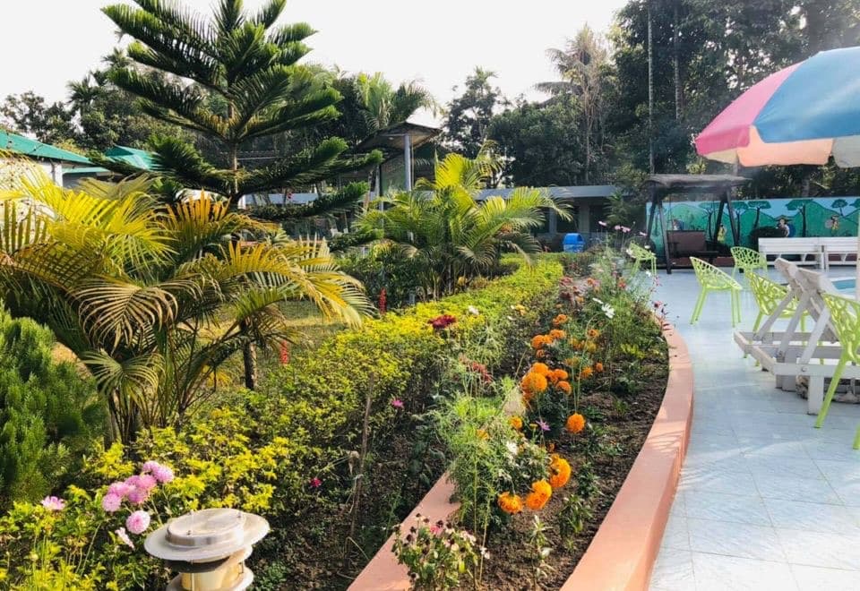 The garden path and poolside seating area at Tea Heaven Resort