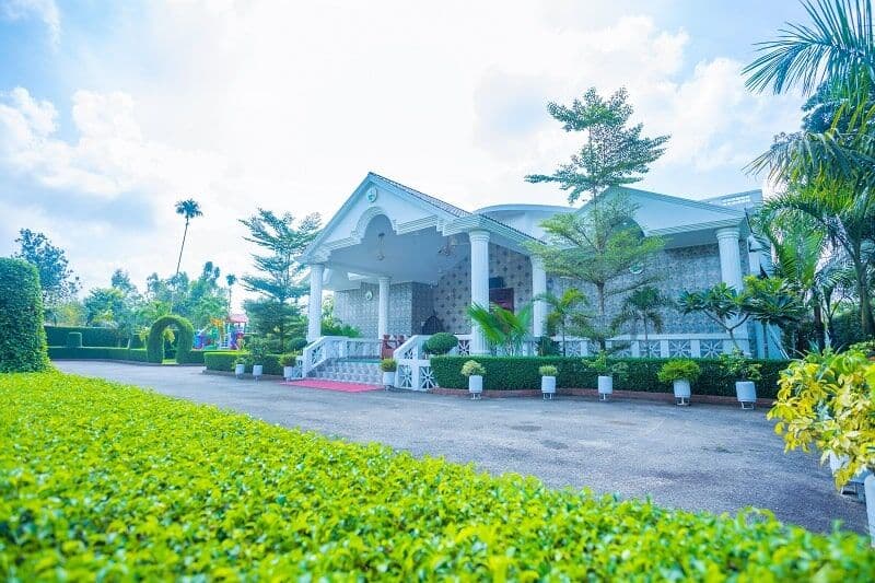 Tea Villa Luxury Resort's main building and grounds at Bhairabganj Bazaar